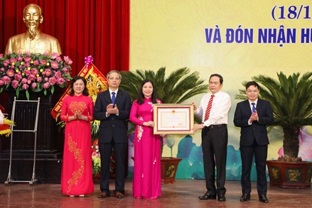 Chủ tịch Trần Thanh Mẫn trao Huân chương Độc lập hạng nhất cho Ủy ban MTTQ Việt Nam tỉnh Thanh Hóa