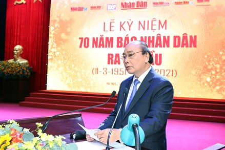 Thủ tướng Nguyễn Xuân Phúc dự kỷ niệm 70 năm Báo Nhân dân ra số đầu
