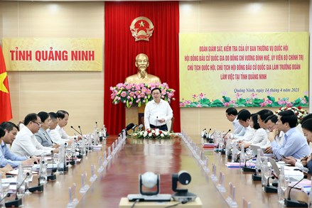 Chủ tịch Quốc hội Vương Đình Huệ kiểm tra công tác chuẩn bị bầu cử tại tỉnh Quảng Ninh 