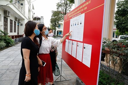 Ứng cử viên đại biểu Quốc hội tiếp xúc cử tri tại huyện Quốc Oai