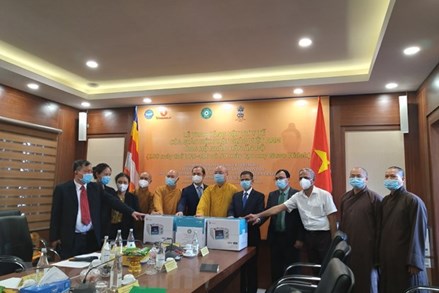 Giáo hội Phật giáo Việt Nam tặng vật tư y tế ủng hộ nhân dân Ấn Độ phòng, chống dịch COVID-19