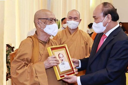 Chủ tịch nước Nguyễn Xuân Phúc tiếp Đoàn Lãnh đạo Giáo hội Phật giáo Việt Nam 