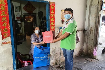 MTTQ thành phố Hồ Chí Minh: Thăm và tặng quà cho 69 thương binh nặng 