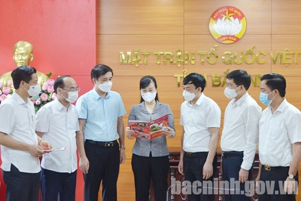 Bắc Ninh: Bí thư Tỉnh ủy Đào Hồng Lan dự sinh hoạt tại Chi bộ Ủy ban MTTQ tỉnh
