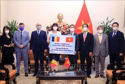 Việt Nam tiếp nhận 300.000 liều vaccine do Romania tặng Việt Nam 