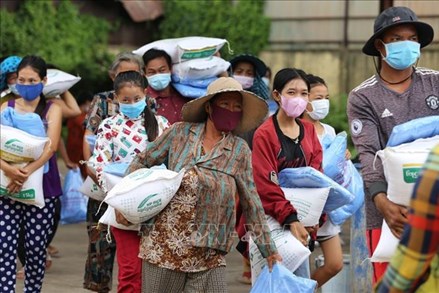 Hỗ trợ khẩn cấp đợt 2 cho người gốc Việt tại Campuchia gặp khó khăn vì dịch COVID-19