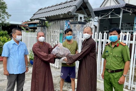 Giáo hội Phật giáo Việt Nam tỉnh Kiên Giang giải cứu nông sản, thực hiện “Chuyến xe 0 đồng”