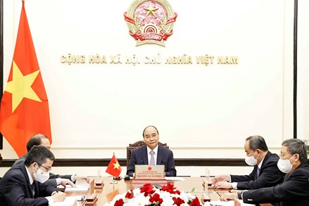 Chủ tịch nước Nguyễn Xuân Phúc điện đàm với Thủ tướng Nhật Bản Suga Yoshihide