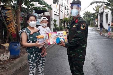 Thành phố Hồ Chí Minh: Hơn 2 triệu túi an sinh đã được chuyển đến những người có hoàn cảnh khó khăn do đại dịch