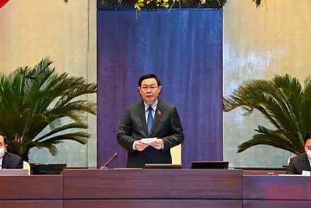 Chủ tịch Quốc hội Vương Đình Huệ điều hành phiên chất vấn đầu tiên của nhiệm kỳ