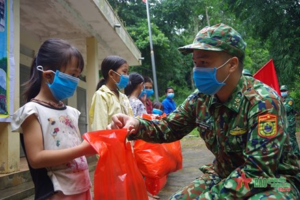 Đồn Biên phòng Huổi Luông, Lai Châu: Gần dân để giúp dân hiệu quả