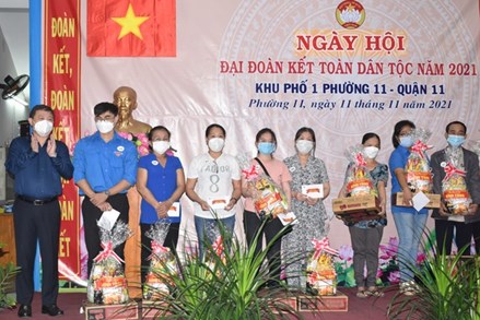 Thành phố Hồ Chí Minh: Sự sẻ chia, động viên kịp thời đối với hộ nghèo trong ngày hội đại đoàn kết