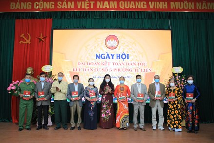 Hà Nội: Những sự sẻ chia kịp thời tới hộ nghèo trong Ngày hội đại đoàn kết toàn dân tộc