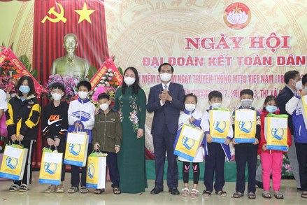 Phó Chủ tịch nước dự Ngày hội Đại đoàn kết toàn dân tộc tại Quảng Trị
