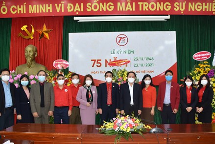 Phó Chủ tịch – Tổng Thư ký Lê Tiến Châu chúc mừng kỷ niệm 75 năm Hội Chữ thập đỏ Việt Nam