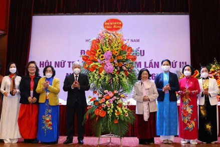 Chủ tịch Đỗ Văn Chiến dự Đại hội đại biểu toàn quốc lần thứ III của Hội Nữ trí thức Việt Nam