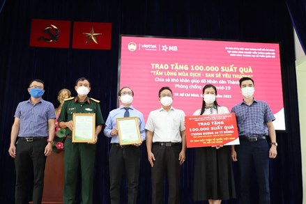 Thành phố Hồ Chí Minh: Thêm 1.000 túi an sinh hỗ trợ người gặp khó khăn bởi đại dịch