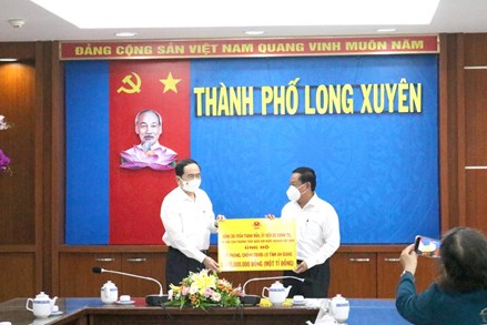Phó Chủ tịch Thường trực Quốc hội Trần Thanh Mẫn thăm và tặng quà các gia đình chính sách tiêu biểu tại An Giang  