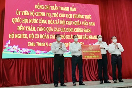 Phó Chủ tịch Thường trực Quốc hội Trần Thanh Mẫn thăm và chúc tết tại Hậu Giang 