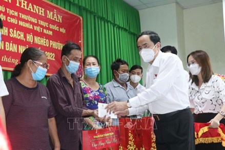Phó Chủ tịch Thường trực Quốc hội Trần Thanh Mẫn thăm, tặng quà gia đình chính sách, hộ nghèo ở Cần Thơ 