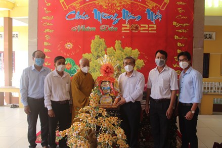MTTQ tỉnh Trà Vinh thăm, chúc mừng Giáo hội Phật giáo Việt Nam tỉnh dịp lễ Thượng Nguyên