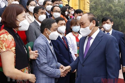 Chủ tịch nước Nguyễn Xuân Phúc gặp mặt đại biểu cán bộ y tế