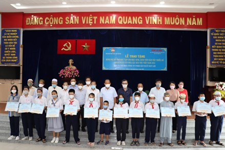 TP Hồ Chí Minh: 100 suất học bổng cho học sinh, sinh viên dân tộc thiểu số