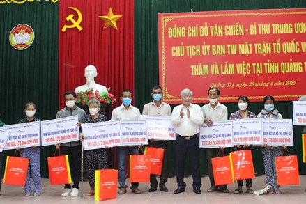 Chủ tịch Đỗ Văn Chiến làm việc với Ủy ban MTTQ Việt Nam tỉnh Quảng Trị