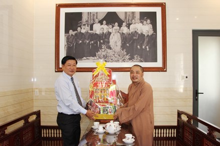 Ủy ban MTTQ Việt Nam tỉnh Quảng Nam thăm và chúc mừng Lễ Phật đản (Phật lịch 2566- Năm 2022)