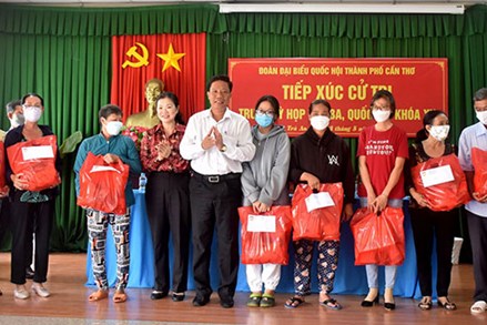 Phó Chủ tịch Trương Thị Ngọc Ánh tiếp xúc cử tri quận Bình Thủy, thành phố Cần Thơ