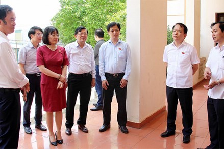 Phó Chủ tịch Nguyễn Hữu Dũng khảo sát việc sắp xếp các đơn vị hành chính cấp xã trên địa bàn thành phố Hòa Bình