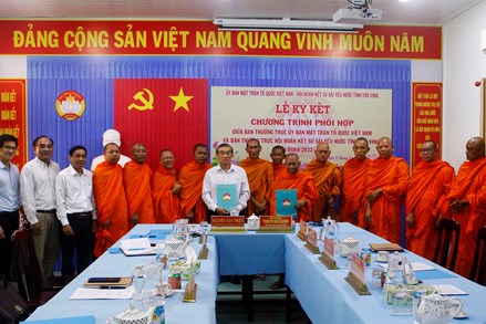 Trà Vinh: Ký kết chương trình phối hợp giữa UBMTTQ Việt Nam và Hội Đoàn kết Sư sãi yêu nước tỉnh