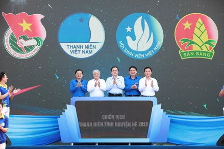 Chủ tịch UBTƯ MTTQ Việt Nam Đỗ Văn Chiến dự Lễ ra quân Chiến dịch Thanh niên tình nguyện hè 2022