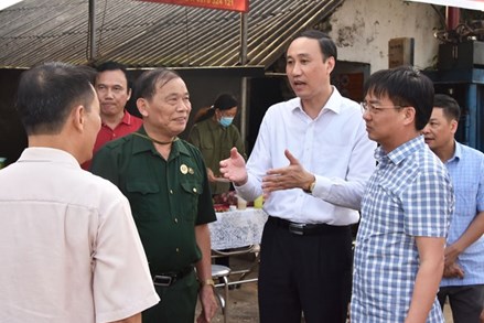Phó Chủ tịch Phùng Khánh Tài khảo sát một số mô hình xử lý rác thải tại Tuyên Quang