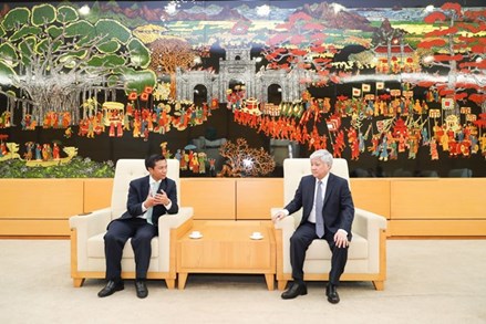 Chủ tịch Đỗ Văn Chiến lên đường thăm hữu nghị chính thức Lào, Campuchia 