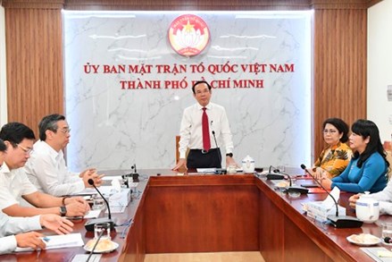 Bí thư Thành ủy TPHCM Nguyễn Văn Nên đánh giá cao đóng góp của đồng chí Tô Thị Bích Châu và chào mừng đồng chí Trần Kim Yến