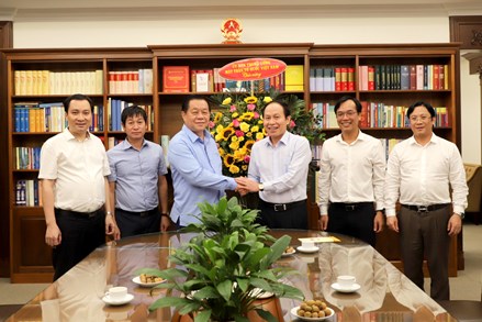Phó Chủ tịch – Tổng Thư ký Lê Tiến Châu thăm, chúc mừng Ban Tuyên giáo Trung ương nhân kỷ niệm 92 năm Ngày truyền thống ngành Tuyên giáo