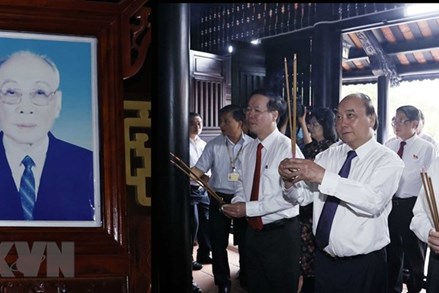 Chủ tịch nước Nguyễn Xuân Phúc dâng hương tưởng nhớ và dự Lễ kỷ niệm 110 năm Ngày sinh Chủ tịch Hội đồng Nhà nước Võ Chí Công