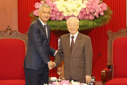 Tổng Bí thư Nguyễn Phú Trọng tiếp Bí thư Trung ương Đảng, Bí thư Thành ủy Viêng Chăn 