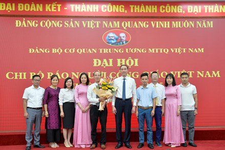 Xây dựng Chi bộ báo Người Công giáo Việt Nam trong sạch, vững mạnh