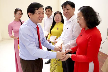 Phó Chủ tịch Nguyễn Hữu Dũng dự Lễ Bế giảng Lớp bồi dưỡng cán bộ Mặt trận các cấp (lớp 2 – khóa IX)