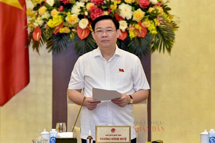 Chủ tịch Quốc hội Vương Đình Huệ chủ trì phiên họp chuyên đề pháp luật của Ủy ban Thường vụ Quốc hội