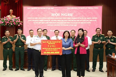 Thành phố Hà Nội bàn giao 50 tỷ hỗ trợ xây dựng nhà văn hóa đa năng trên quần đảo Trường Sa 