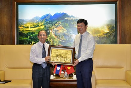 Đoàn đại biểu UBTƯ Mặt trận Lào xây dựng đất nước chào xã giao lãnh đạo tỉnh Quảng Ninh 