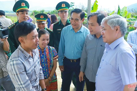 Chủ tịch Đỗ Văn Chiến khảo sát việc thực hiện Nghị quyết số 23-NQ/TW tại huyện Hương Khê, Hà Tĩnh