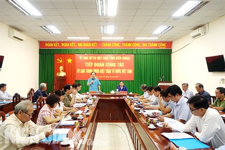 Phó Chủ tịch Ngô Sách Thực kiểm tra công tác tôn giáo tại tỉnh Kiên Giang