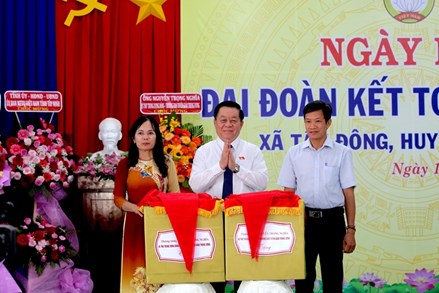Đồng chí Nguyễn Trọng Nghĩa dự Ngày hội Đại đoàn kết toàn dân tộc tại Tây Ninh 