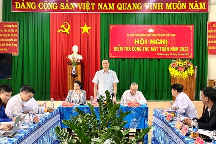 Phó Chủ tịch Phùng Khánh Tài kiểm tra công tác Mặt trận tại huyện Cư M'gar, tỉnh Đắk Lắk