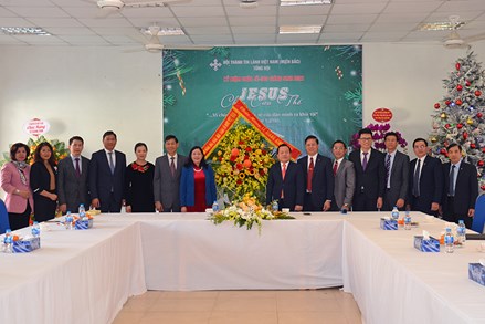 Trưởng Ban Dân vận Trung ương Bùi Thị Minh Hoài chúc mừng Lễ Giáng sinh 2022 Hội thánh Tin lành Việt Nam (miền Bắc)