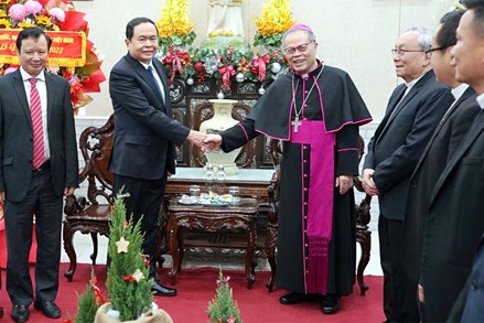 Phó Chủ tịch Thường trực Quốc hội Trần Thanh Mẫn chúc mừng Giáng sinh 2022 tại Giáo phận Huế